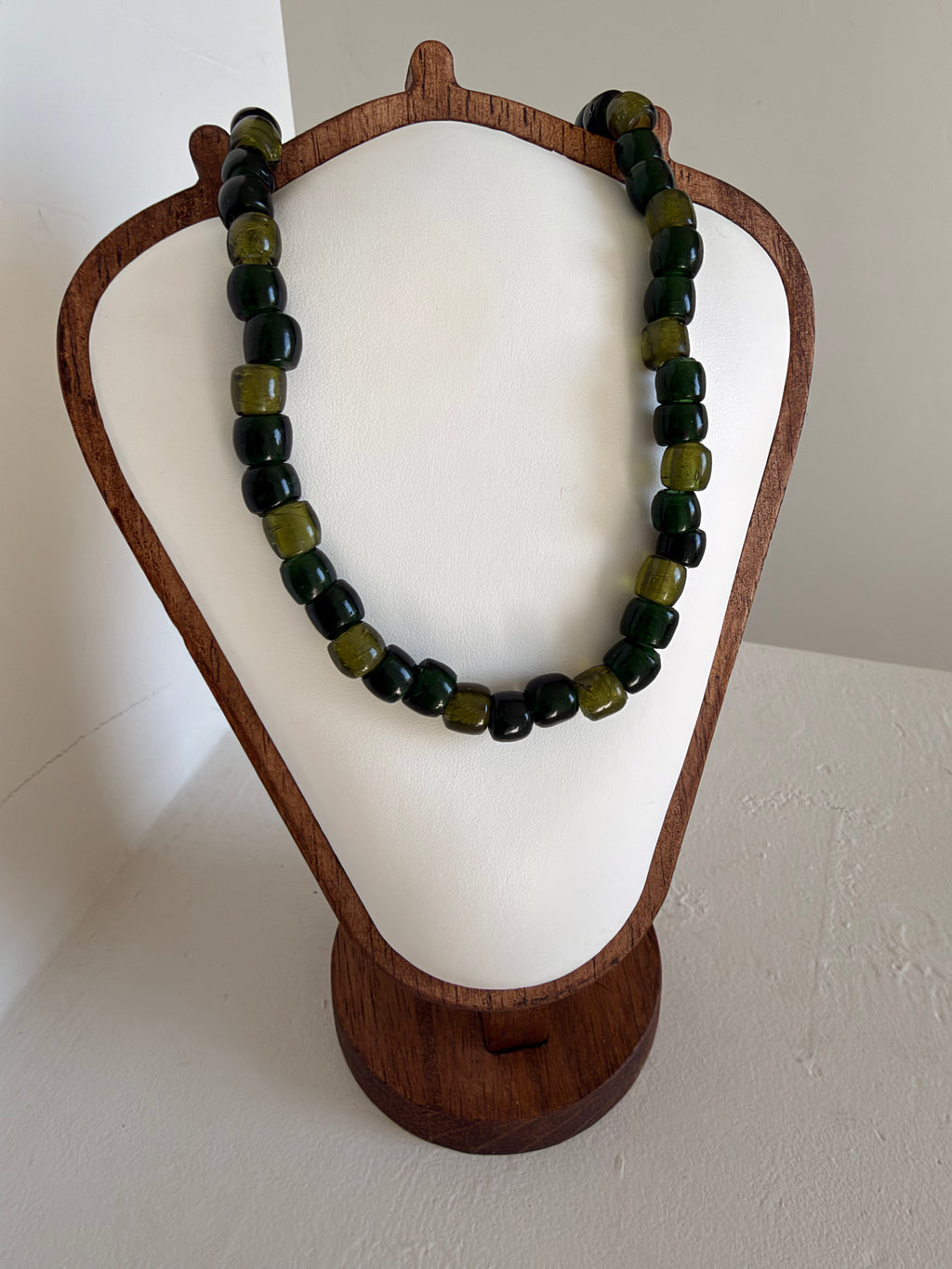 Two-tone green glass bead necklace