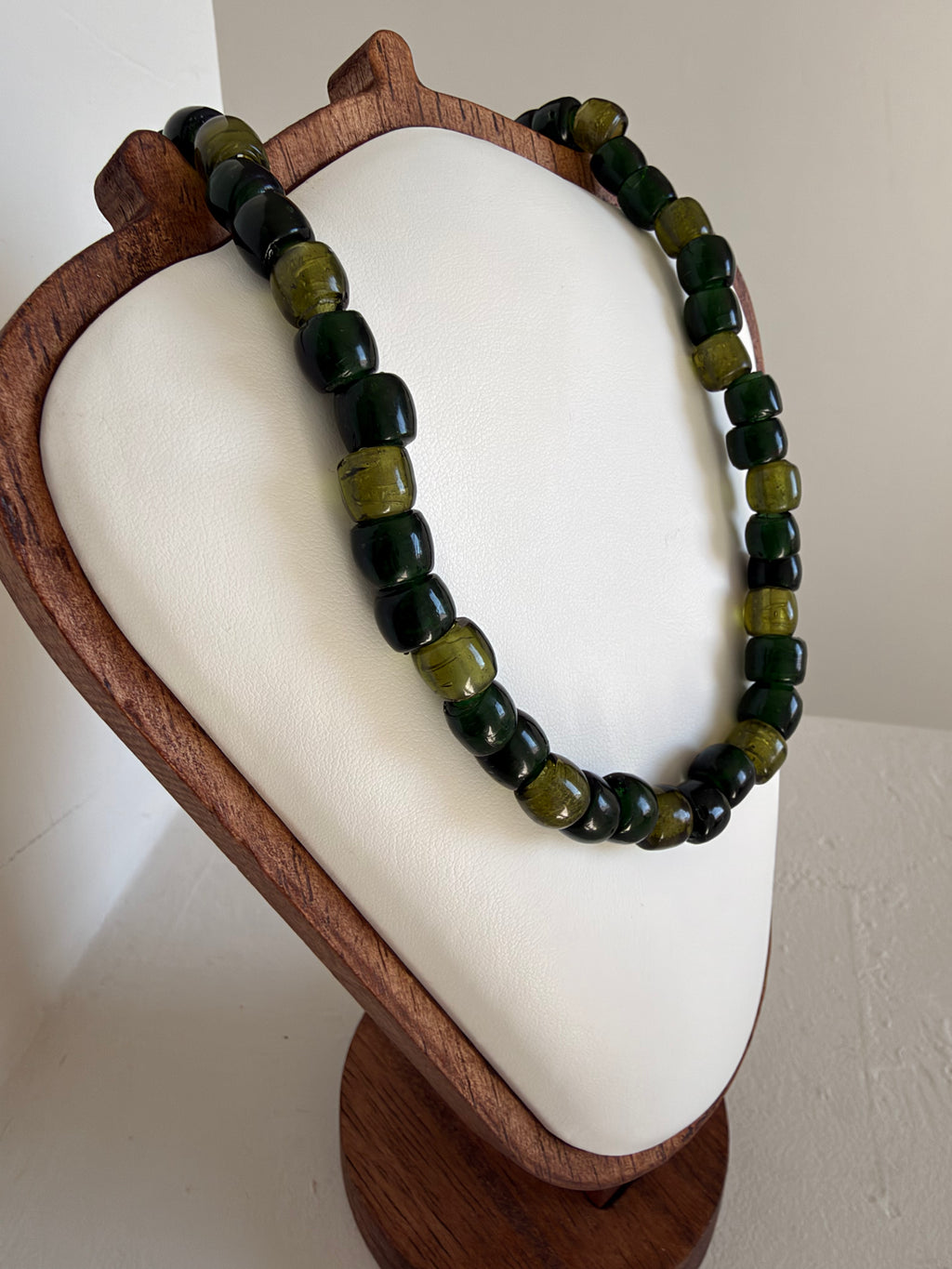 Two-tone green glass bead necklace