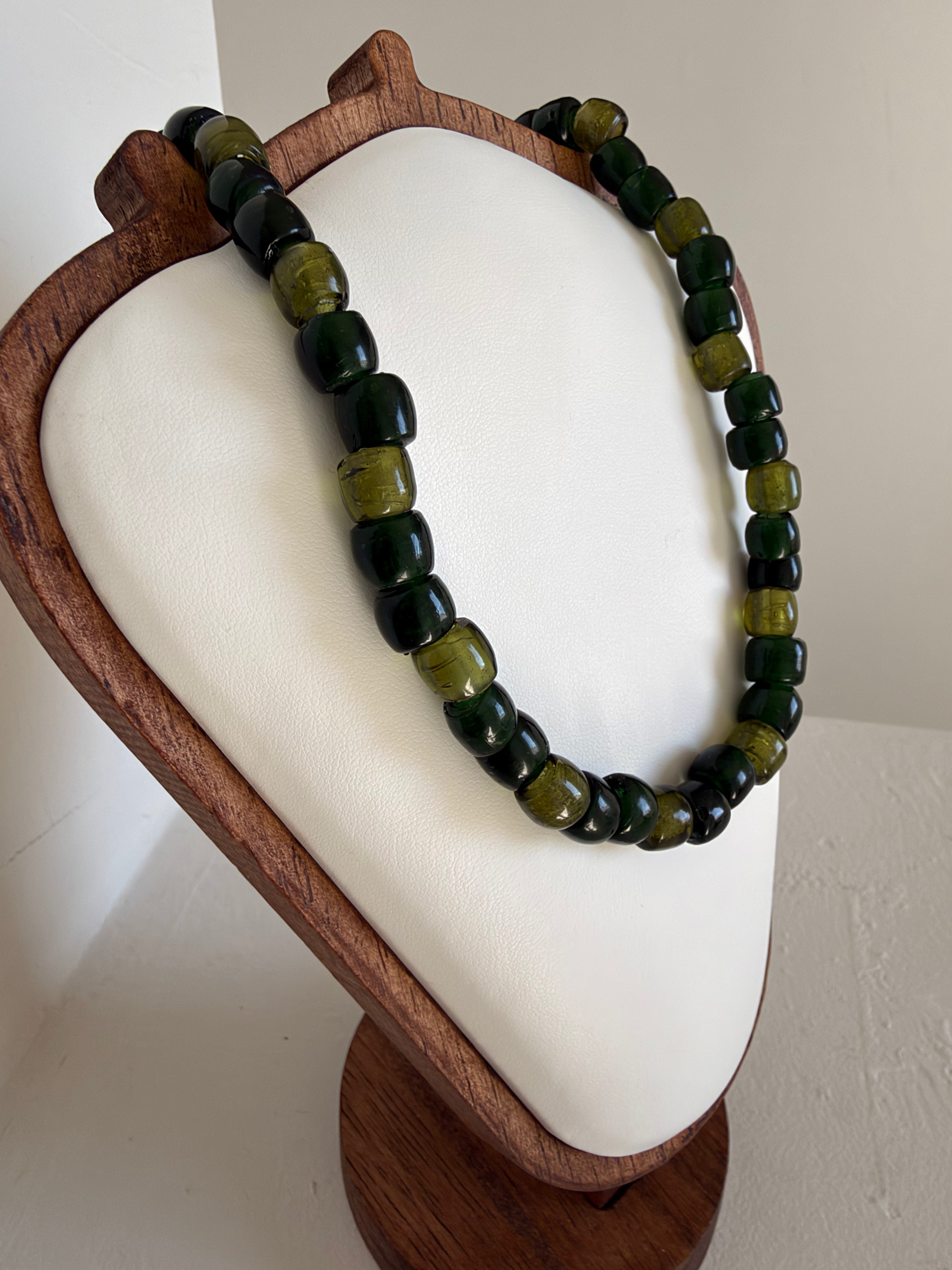 Two-tone green glass bead necklace