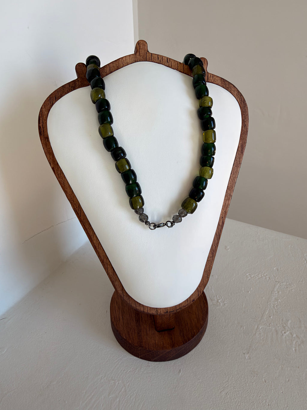 Two-tone green glass bead necklace